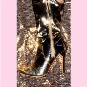 ✨Gold metallic thigh high boots✨